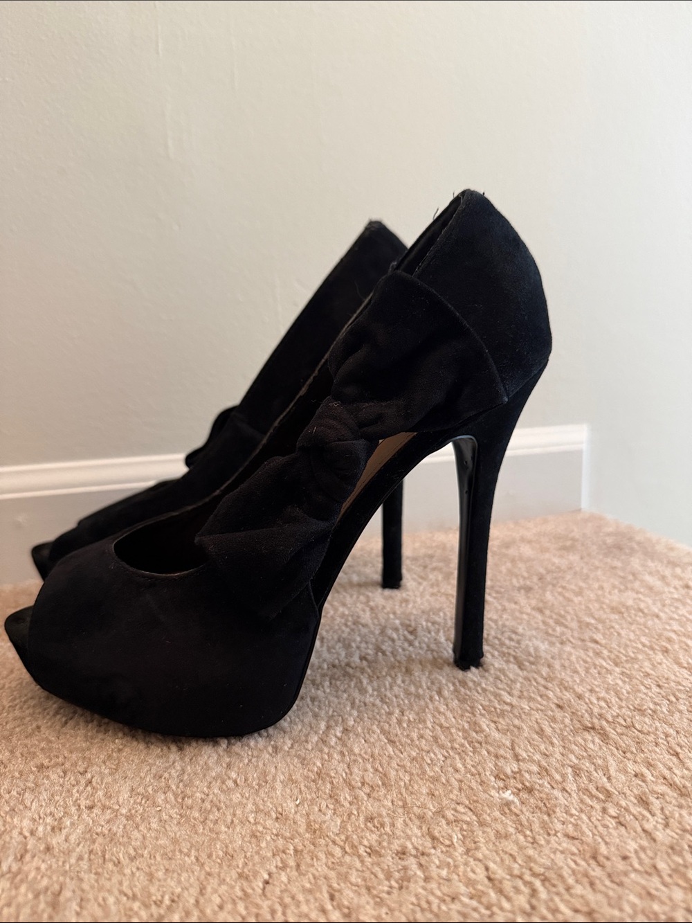 Steve Madden Suede Bow Derek Heels